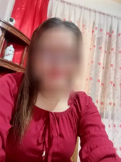 Amina, 38
