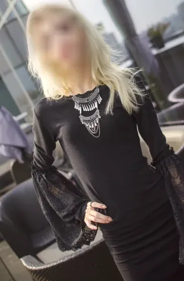 Iina, 25