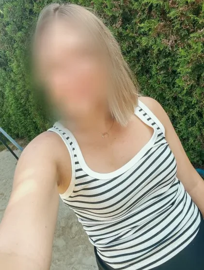 Nina, 37
